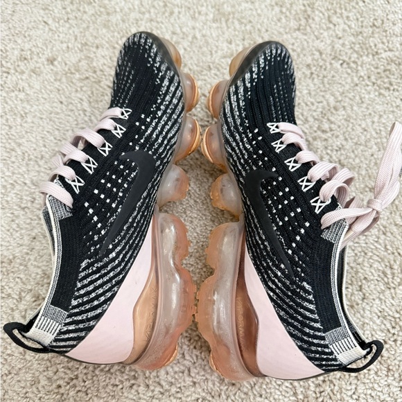 Nike Air VaporMax Flyknit - Picture 5 of 9